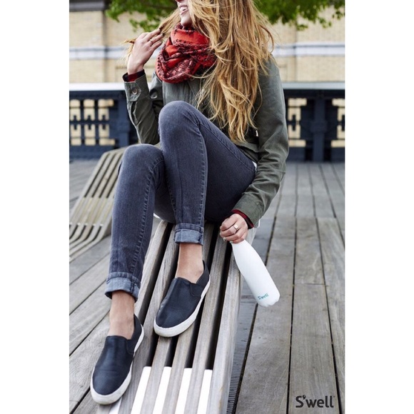 Swell Bottle + Matte Moonstone + New With Tags - Picture 6 of 6